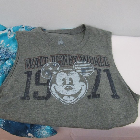 ๐2X Host Pick๐ Classic Disney Mickey Mouse Tank - Picture 12 of 12
